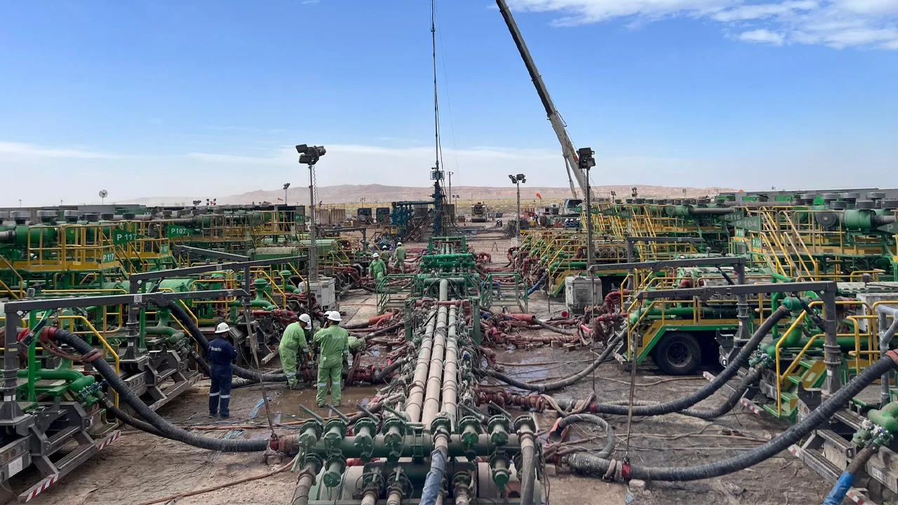 Tenaris-Vaca-Muerta-fracking-etapa-de-fractura-shale-operarios-trabajadores